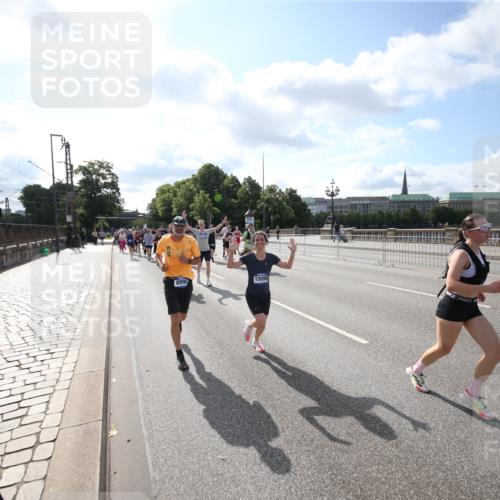 29.06.2025 - hella hamburg halbmarathon Jannik Wohlers http://msf.ph/oto/8145108 29.06.2025 09:56:00 Lombardsbrücke 1452, 1499, 1592, 1628, 1877, 2082, 2771, 2953, 2996, 3256, 3296, 4077, 4711, 4833, 5482, 5600, 5607, 5978, 6168, 6511, 6512, 7178, 7383, 7583, 7943, 8514, 8968, 8996, 9246, 9537, 9695, 9793, 9820, 9994, 10596, 10891, 11018, 11124, 11231, 11459, 11467, 12545, 12870, 13007, 13159, 13211, 13463, 13688, 13948, 14198, 14286, 15090, 15427, 15829, 15868, 16369, 16375, 16477, 16877, 16891, 16986, 18021 meine-sportfotos.de