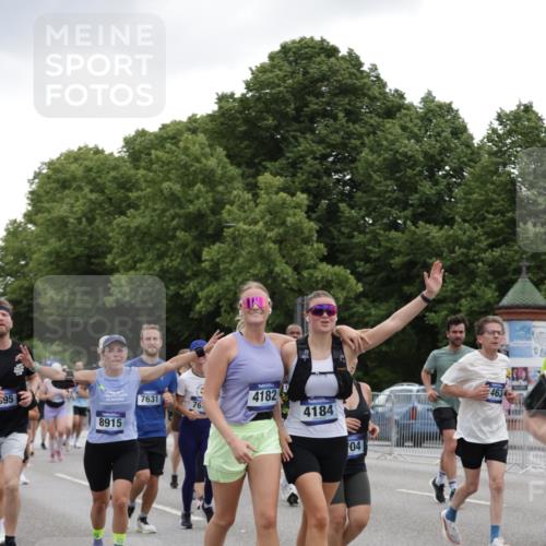 29.06.2025 - hella hamburg halbmarathon Jannik Wohlers http://msf.ph/oto/8145111 29.06.2025 10:46:56 Lombardsbrücke 1463, 1523, 1704, 2148, 2407, 2537, 2994, 3339, 4184, 4325, 4483, 4806, 4895, 4974, 4975, 5895, 6255, 6256, 6879, 6995, 7403, 7430, 7431, 7630, 7631, 8105, 8131, 8706, 8915, 8953, 9018, 9273, 9557, 9774, 9969, 9972, 10075, 10206, 10903, 11276, 11378, 12989, 13172, 13349, 13430, 13431, 13806, 13819, 13830, 13898, 14441, 14516, 14517, 15413, 16337, 16552, 17015, 17122, 17514, 18258, 18415, 18753, 18781, 18852, 18858 meine-sportfotos.de