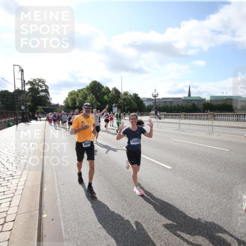 29.06.2025 - hella hamburg halbmarathon Jannik Wohlers http://msf.ph/oto/8145134 29.06.2025 09:56:00 Lombardsbrücke 1452, 1499, 1592, 1628, 1877, 2082, 2771, 2953, 2996, 3256, 3296, 4077, 4711, 4833, 5482, 5600, 5607, 5978, 6168, 6511, 6512, 7178, 7383, 7583, 7943, 8514, 8968, 8996, 9246, 9537, 9695, 9793, 9820, 9994, 10596, 10891, 11018, 11124, 11231, 11459, 11467, 12545, 12870, 13007, 13159, 13211, 13463, 13688, 13948, 14198, 14286, 15090, 15427, 15829, 15868, 16369, 16375, 16477, 16877, 16891, 16986, 18021 meine-sportfotos.de