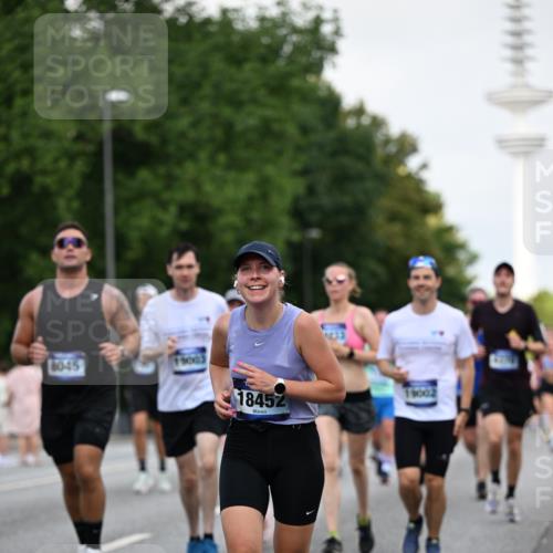 29.06.2025 - hella hamburg halbmarathon Dr. Thomas Lammeyer http://msf.ph/oto/8145140 29.06.2025 10:05:24 Kennedybrücke 1420, 1526, 1726, 2006, 2091, 2167, 2490, 2936, 3425, 3625, 3663, 3976, 4068, 4319, 4370, 5675, 6087, 6281, 6302, 6591, 6924, 7287, 7658, 7757, 7759, 7761, 8030, 8046, 8326, 8392, 8691, 8822, 8923, 9124, 9932, 10281, 10301, 10383, 10576, 10705, 10915, 11043 meine-sportfotos.de