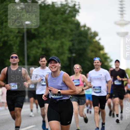 29.06.2025 - hella hamburg halbmarathon Dr. Thomas Lammeyer http://msf.ph/oto/8145145 29.06.2025 10:05:24 Kennedybrücke 1420, 1526, 1726, 2006, 2091, 2167, 2490, 2936, 3425, 3625, 3663, 3976, 4068, 4319, 4370, 5675, 6087, 6281, 6302, 6591, 6924, 7287, 7658, 7757, 7759, 7761, 8030, 8046, 8326, 8392, 8691, 8822, 8923, 9124, 9932, 10281, 10301, 10383, 10576, 10705, 10915, 11043 meine-sportfotos.de