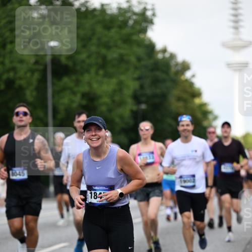 29.06.2025 - hella hamburg halbmarathon Dr. Thomas Lammeyer http://msf.ph/oto/8145146 29.06.2025 10:05:24 Kennedybrücke 1420, 1526, 1726, 2006, 2091, 2167, 2490, 2936, 3425, 3625, 3663, 3976, 4068, 4319, 4370, 5675, 6087, 6281, 6302, 6591, 6924, 7287, 7658, 7757, 7759, 7761, 8030, 8046, 8326, 8392, 8691, 8822, 8923, 9124, 9932, 10281, 10301, 10383, 10576, 10705, 10915, 11043 meine-sportfotos.de