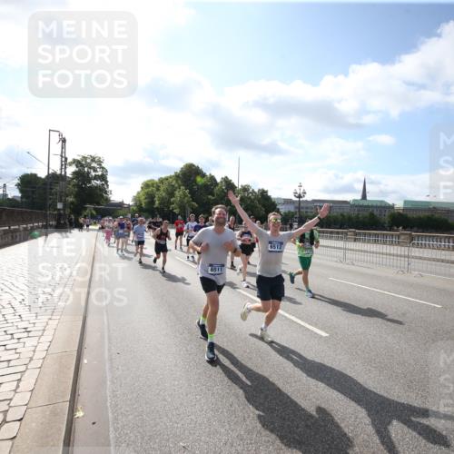 29.06.2025 - hella hamburg halbmarathon Jannik Wohlers http://msf.ph/oto/8145156 29.06.2025 09:56:01 Lombardsbrücke 1452, 1499, 1592, 1628, 1877, 2082, 2771, 2953, 2996, 3256, 3296, 4077, 4711, 4833, 5482, 5600, 5607, 5978, 6168, 6511, 6512, 7383, 7583, 7943, 8514, 8968, 8996, 9246, 9537, 9695, 9793, 9820, 9994, 10596, 10891, 11018, 11124, 11231, 11459, 11467, 11961, 12545, 12870, 13007, 13211, 13463, 13688, 13948, 14198, 14286, 15090, 15427, 15868, 16369, 16375, 16477, 16877, 16891, 16986, 18021 meine-sportfotos.de