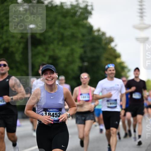 29.06.2025 - hella hamburg halbmarathon Dr. Thomas Lammeyer http://msf.ph/oto/8145166 29.06.2025 10:05:24 Kennedybrücke 1420, 1526, 1726, 2006, 2091, 2167, 2490, 2936, 3425, 3625, 3663, 3976, 4068, 4319, 4370, 5675, 6087, 6281, 6302, 6591, 6924, 7287, 7658, 7757, 7759, 7761, 8030, 8046, 8326, 8392, 8691, 8822, 8923, 9124, 9932, 10281, 10301, 10383, 10576, 10705, 10915, 11043 meine-sportfotos.de