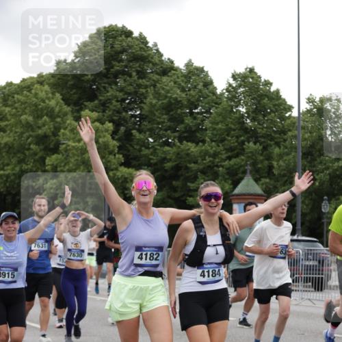 29.06.2025 - hella hamburg halbmarathon Jannik Wohlers http://msf.ph/oto/8145170 29.06.2025 10:46:56 Lombardsbrücke 1463, 1523, 1704, 2148, 2407, 2537, 2994, 3339, 4184, 4325, 4483, 4806, 4895, 4974, 4975, 5895, 6255, 6256, 6879, 6995, 7403, 7430, 7431, 7630, 7631, 8105, 8131, 8706, 8915, 8953, 9018, 9273, 9557, 9774, 9969, 9972, 10075, 10206, 10903, 11276, 11378, 12989, 13172, 13349, 13430, 13431, 13806, 13819, 13830, 13898, 14441, 14516, 14517, 15413, 16337, 16552, 17015, 17122, 17514, 18258, 18415, 18753, 18781, 18852, 18858 meine-sportfotos.de