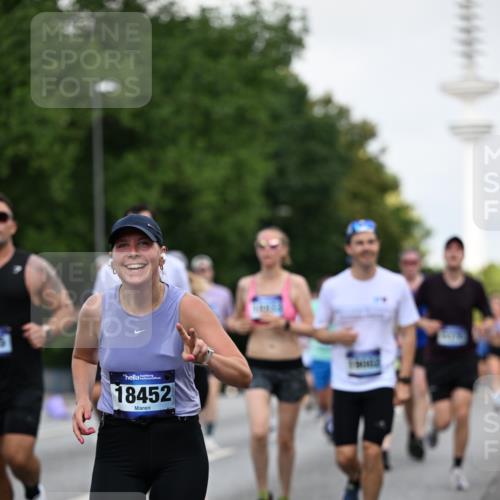 29.06.2025 - hella hamburg halbmarathon Dr. Thomas Lammeyer http://msf.ph/oto/8145174 29.06.2025 10:05:24 Kennedybrücke 1420, 1526, 1726, 2006, 2091, 2167, 2490, 2936, 3425, 3625, 3663, 3976, 4068, 4319, 4370, 5675, 6087, 6281, 6302, 6591, 6924, 7287, 7658, 7757, 7759, 7761, 8030, 8046, 8326, 8392, 8691, 8822, 8923, 9124, 9932, 10281, 10301, 10383, 10576, 10705, 10915, 11043 meine-sportfotos.de