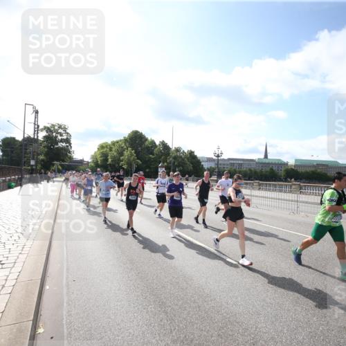 29.06.2025 - hella hamburg halbmarathon Jannik Wohlers http://msf.ph/oto/8145184 29.06.2025 09:56:02 Lombardsbrücke 1452, 1499, 1592, 1628, 1877, 2082, 2771, 2953, 2996, 3256, 3296, 4065, 4077, 4711, 4833, 5482, 5600, 5607, 5978, 6168, 6511, 6512, 7383, 7583, 7943, 8514, 8968, 8996, 9246, 9537, 9695, 9752, 9793, 9820, 9994, 10891, 11018, 11124, 11231, 11455, 11459, 11961, 12490, 12545, 12870, 13007, 13211, 13463, 13688, 13948, 14198, 14286, 15090, 15427, 15868, 16369, 16375, 16477, 16891, 16986 meine-sportfotos.de