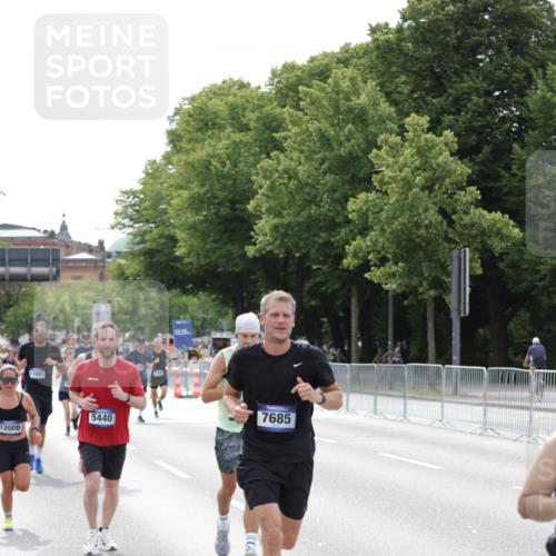 29.06.2025 - hella hamburg halbmarathon Jannik Wohlers http://msf.ph/oto/8145197 29.06.2025 10:10:02 Lombardsbrücke 1573, 5182, 5440, 7042, 7685, 9681, 9816, 11180, 12008, 13797, 13901, 14679, 14822, 15409, 16166, 16344, 16639, 16872, 17730, 19023 meine-sportfotos.de