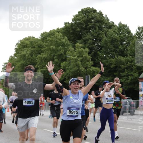 29.06.2025 - hella hamburg halbmarathon Jannik Wohlers http://msf.ph/oto/8145200 29.06.2025 10:46:57 Lombardsbrücke 1463, 1523, 1704, 2148, 2407, 2537, 2994, 3339, 4184, 4325, 4483, 4806, 4895, 4974, 4975, 5895, 6255, 6256, 6879, 6995, 7403, 7430, 7431, 7630, 7631, 8105, 8131, 8270, 8915, 8953, 9018, 9273, 9557, 9774, 9969, 9972, 10075, 10206, 10903, 11276, 11378, 11738, 12989, 13172, 13349, 13430, 13431, 13737, 13806, 13819, 13830, 13898, 13909, 14441, 14516, 14517, 15413, 16337, 16552, 17015, 17122, 17514, 18258, 18415, 18753, 18781, 18852, 18858 meine-sportfotos.de
