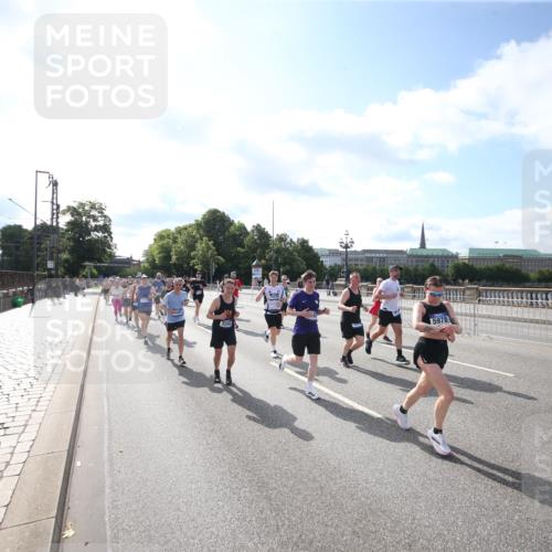 29.06.2025 - hella hamburg halbmarathon Jannik Wohlers http://msf.ph/oto/8145208 29.06.2025 09:56:03 Lombardsbrücke 1452, 1499, 1592, 1628, 1877, 2058, 2082, 2771, 2953, 2996, 3256, 3296, 4065, 4077, 4711, 4833, 5482, 5600, 5607, 5978, 6168, 6286, 6511, 6512, 7383, 7583, 7943, 8361, 8514, 8968, 8996, 9246, 9537, 9695, 9752, 9793, 9820, 9994, 10891, 11018, 11124, 11231, 11455, 11459, 11961, 12490, 12545, 12870, 13007, 13211, 13463, 13688, 13948, 14198, 14286, 15090, 15427, 16369, 16375, 16477, 16891, 16986 meine-sportfotos.de