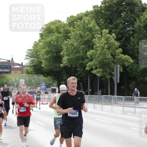 29.06.2025 - hella hamburg halbmarathon Jannik Wohlers http://msf.ph/oto/8145217 29.06.2025 10:10:02 Lombardsbrücke 1573, 5182, 5440, 7042, 7685, 9681, 9816, 11180, 12008, 13797, 13901, 14679, 14822, 15409, 16166, 16344, 16639, 16872, 17730, 19023 meine-sportfotos.de