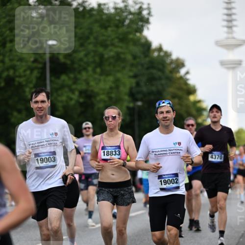 29.06.2025 - hella hamburg halbmarathon Dr. Thomas Lammeyer http://msf.ph/oto/8145218 29.06.2025 10:05:25 Kennedybrücke 1420, 1526, 1726, 2006, 2091, 2167, 2490, 2936, 3425, 3625, 3663, 3976, 4068, 4319, 4370, 5675, 6087, 6281, 6302, 6591, 6924, 7287, 7658, 7759, 7761, 8030, 8046, 8326, 8392, 8691, 8822, 9124, 9932, 10281, 10301, 10383, 10576, 10705, 10915, 11043 meine-sportfotos.de