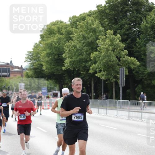 29.06.2025 - hella hamburg halbmarathon Jannik Wohlers http://msf.ph/oto/8145220 29.06.2025 10:10:02 Lombardsbrücke 1573, 5182, 5440, 7042, 7685, 9681, 9816, 11180, 12008, 13797, 13901, 14679, 14822, 15409, 16166, 16344, 16639, 16872, 17730, 19023 meine-sportfotos.de