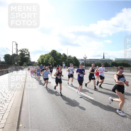 29.06.2025 - hella hamburg halbmarathon Jannik Wohlers http://msf.ph/oto/8145225 29.06.2025 09:56:03 Lombardsbrücke 1452, 1499, 1592, 1628, 1877, 2058, 2082, 2771, 2953, 2996, 3256, 3296, 4065, 4077, 4711, 4833, 5482, 5600, 5607, 5978, 6168, 6286, 6511, 6512, 7383, 7583, 7943, 8361, 8514, 8968, 8996, 9246, 9537, 9695, 9752, 9793, 9820, 9994, 10891, 11018, 11124, 11231, 11455, 11459, 11961, 12490, 12545, 12870, 13007, 13211, 13463, 13688, 13948, 14198, 14286, 15090, 15427, 16369, 16375, 16477, 16891, 16986 meine-sportfotos.de