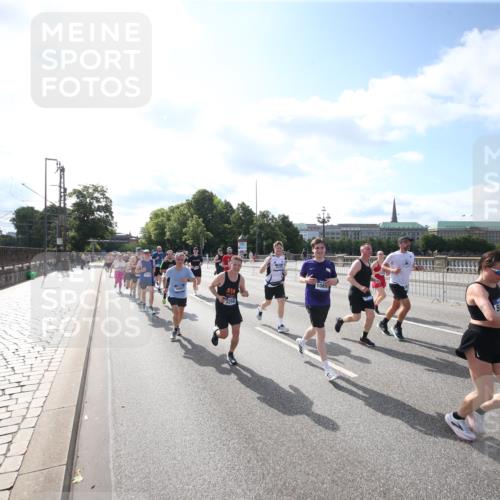 29.06.2025 - hella hamburg halbmarathon Jannik Wohlers http://msf.ph/oto/8145233 29.06.2025 09:56:03 Lombardsbrücke 1452, 1499, 1592, 1628, 1877, 2058, 2082, 2771, 2953, 2996, 3256, 3296, 4065, 4077, 4711, 4833, 5482, 5600, 5607, 5978, 6168, 6286, 6511, 6512, 7383, 7583, 7943, 8361, 8514, 8968, 8996, 9246, 9537, 9695, 9752, 9793, 9820, 9994, 10891, 11018, 11124, 11231, 11455, 11459, 11961, 12490, 12545, 12870, 13007, 13211, 13463, 13688, 13948, 14198, 14286, 15090, 15427, 16369, 16375, 16477, 16891, 16986 meine-sportfotos.de