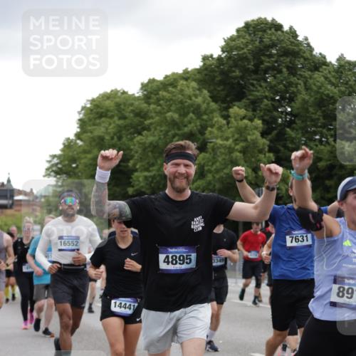 29.06.2025 - hella hamburg halbmarathon Jannik Wohlers http://msf.ph/oto/8145237 29.06.2025 10:46:58 Lombardsbrücke 1434, 1463, 1523, 1704, 2148, 2407, 2537, 2994, 3339, 4184, 4325, 4806, 4895, 4974, 4975, 5895, 6255, 6256, 6879, 6995, 7403, 7430, 7431, 7630, 7631, 8105, 8131, 8270, 8915, 8953, 9018, 9273, 9557, 9969, 9972, 10075, 10206, 10903, 11276, 11378, 11458, 11738, 12989, 13172, 13349, 13430, 13431, 13737, 13806, 13819, 13830, 13898, 13909, 14441, 14516, 14517, 15413, 16337, 16552, 17015, 17122, 17514, 18258, 18415, 18753, 18781, 18852, 18858 meine-sportfotos.de