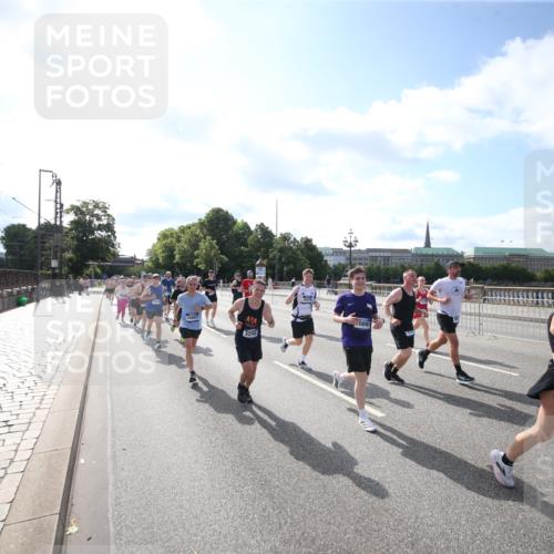 29.06.2025 - hella hamburg halbmarathon Jannik Wohlers http://msf.ph/oto/8145241 29.06.2025 09:56:03 Lombardsbrücke 1452, 1499, 1592, 1628, 1877, 2058, 2082, 2771, 2953, 2996, 3256, 3296, 4065, 4077, 4711, 4833, 5482, 5600, 5607, 5978, 6168, 6286, 6511, 6512, 7383, 7583, 7943, 8361, 8514, 8968, 8996, 9246, 9537, 9695, 9752, 9793, 9820, 9994, 10891, 11018, 11124, 11231, 11455, 11459, 11961, 12490, 12545, 12870, 13007, 13211, 13463, 13688, 13948, 14198, 14286, 15090, 15427, 16369, 16375, 16477, 16891, 16986 meine-sportfotos.de