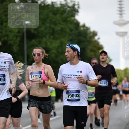 29.06.2025 - hella hamburg halbmarathon Dr. Thomas Lammeyer http://msf.ph/oto/8145245 29.06.2025 10:05:26 Kennedybrücke 1420, 1526, 1726, 2006, 2091, 2167, 2490, 2806, 2936, 3425, 3625, 3663, 3976, 4068, 4319, 4322, 4370, 5675, 6087, 6281, 6302, 6591, 6924, 7287, 7658, 7759, 7761, 8030, 8046, 8326, 8392, 8691, 8822, 9124, 9932, 10281, 10301, 10383, 10576, 10915, 11043 meine-sportfotos.de