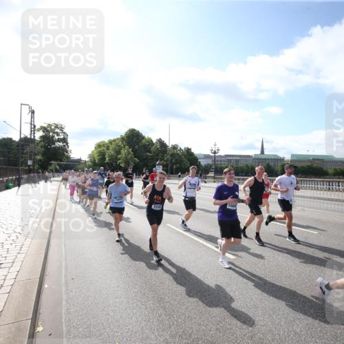 29.06.2025 - hella hamburg halbmarathon Jannik Wohlers http://msf.ph/oto/8145249 29.06.2025 09:56:03 Lombardsbrücke 1452, 1499, 1592, 1628, 1877, 2058, 2082, 2771, 2953, 2996, 3256, 3296, 4065, 4077, 4711, 4833, 5482, 5600, 5607, 5978, 6168, 6286, 6511, 6512, 7383, 7583, 7943, 8361, 8514, 8968, 8996, 9246, 9537, 9695, 9752, 9793, 9820, 9994, 10891, 11018, 11124, 11231, 11455, 11459, 11961, 12490, 12545, 12870, 13007, 13211, 13463, 13688, 13948, 14198, 14286, 15090, 15427, 16369, 16375, 16477, 16891, 16986 meine-sportfotos.de