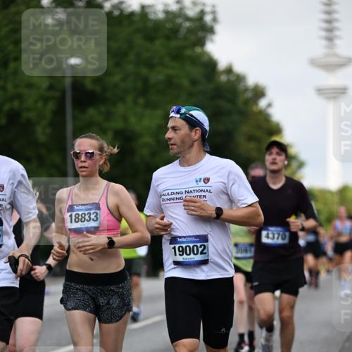 29.06.2025 - hella hamburg halbmarathon Dr. Thomas Lammeyer http://msf.ph/oto/8145252 29.06.2025 10:05:26 Kennedybrücke 1420, 1526, 1726, 2006, 2091, 2167, 2490, 2806, 2936, 3425, 3625, 3663, 3976, 4068, 4319, 4322, 4370, 5675, 6087, 6281, 6302, 6591, 6924, 7287, 7658, 7759, 7761, 8030, 8046, 8326, 8392, 8691, 8822, 9124, 9932, 10281, 10301, 10383, 10576, 10915, 11043 meine-sportfotos.de