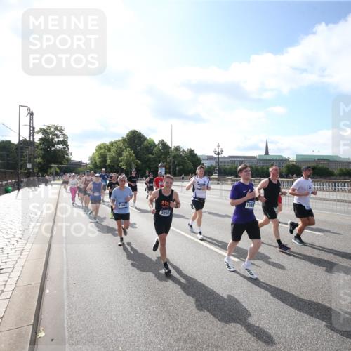 29.06.2025 - hella hamburg halbmarathon Jannik Wohlers http://msf.ph/oto/8145256 29.06.2025 09:56:03 Lombardsbrücke 1452, 1499, 1592, 1628, 1877, 2058, 2082, 2771, 2953, 2996, 3256, 3296, 4065, 4077, 4711, 4833, 5482, 5600, 5607, 5978, 6168, 6286, 6511, 6512, 7383, 7583, 7943, 8361, 8514, 8968, 8996, 9246, 9537, 9695, 9752, 9793, 9820, 9994, 10891, 11018, 11124, 11231, 11455, 11459, 11961, 12490, 12545, 12870, 13007, 13211, 13463, 13688, 13948, 14198, 14286, 15090, 15427, 16369, 16375, 16477, 16891, 16986 meine-sportfotos.de