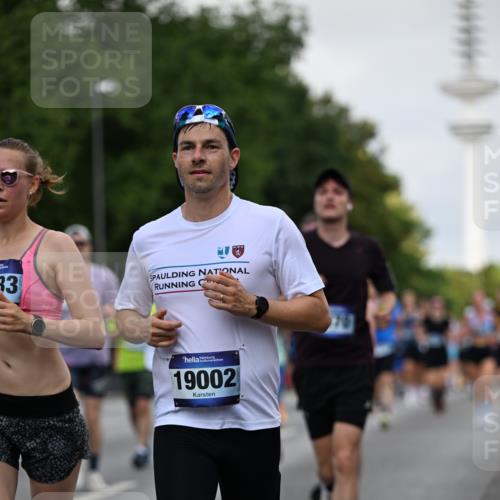 29.06.2025 - hella hamburg halbmarathon Dr. Thomas Lammeyer http://msf.ph/oto/8145272 29.06.2025 10:05:26 Kennedybrücke 1420, 1526, 1726, 2006, 2091, 2167, 2490, 2806, 2936, 3425, 3625, 3663, 3976, 4068, 4319, 4322, 4370, 5675, 6087, 6281, 6302, 6591, 6924, 7287, 7658, 7759, 7761, 8030, 8046, 8326, 8392, 8691, 8822, 9124, 9932, 10281, 10301, 10383, 10576, 10915, 11043 meine-sportfotos.de
