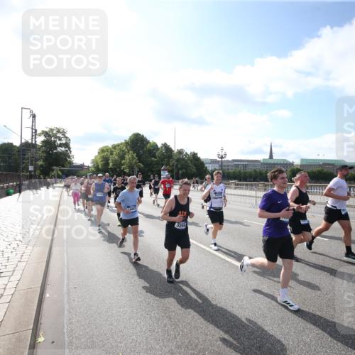 29.06.2025 - hella hamburg halbmarathon Jannik Wohlers http://msf.ph/oto/8145273 29.06.2025 09:56:03 Lombardsbrücke 1452, 1499, 1592, 1628, 1877, 2058, 2082, 2771, 2953, 2996, 3256, 3296, 4065, 4077, 4711, 4833, 5482, 5600, 5607, 5978, 6168, 6286, 6511, 6512, 7383, 7583, 7943, 8361, 8514, 8968, 8996, 9246, 9537, 9695, 9752, 9793, 9820, 9994, 10891, 11018, 11124, 11231, 11455, 11459, 11961, 12490, 12545, 12870, 13007, 13211, 13463, 13688, 13948, 14198, 14286, 15090, 15427, 16369, 16375, 16477, 16891, 16986 meine-sportfotos.de