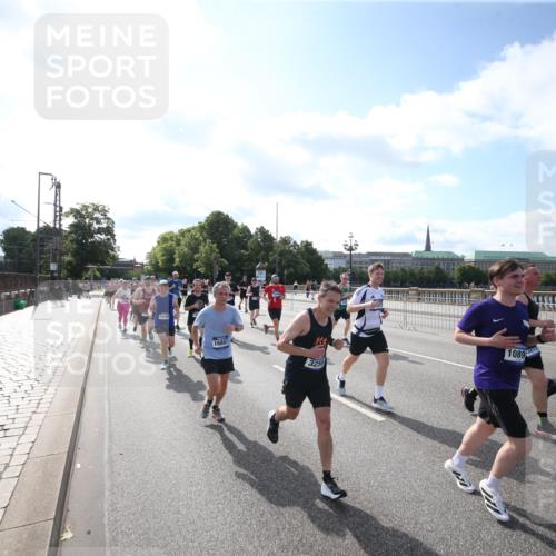 29.06.2025 - hella hamburg halbmarathon Jannik Wohlers http://msf.ph/oto/8145287 29.06.2025 09:56:03 Lombardsbrücke 1452, 1499, 1592, 1628, 1877, 2058, 2082, 2771, 2953, 2996, 3256, 3296, 4065, 4077, 4711, 4833, 5482, 5600, 5607, 5978, 6168, 6286, 6511, 6512, 7383, 7583, 7943, 8361, 8514, 8968, 8996, 9246, 9537, 9695, 9752, 9793, 9820, 9994, 10891, 11018, 11124, 11231, 11455, 11459, 11961, 12490, 12545, 12870, 13007, 13211, 13463, 13688, 13948, 14198, 14286, 15090, 15427, 16369, 16375, 16477, 16891, 16986 meine-sportfotos.de