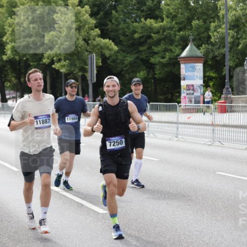 29.06.2025 - hella hamburg halbmarathon Jannik Wohlers http://msf.ph/oto/8145289 29.06.2025 10:10:11 Lombardsbrücke 1573, 4389, 5440, 5990, 5991, 7250, 7685, 9681, 9816, 11180, 11355, 11887, 11904, 11905, 12008, 12629, 13825, 13901, 14679, 14822, 16166, 16344, 17532, 17730, 18949, 19023 meine-sportfotos.de