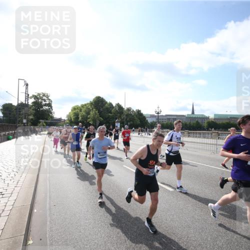 29.06.2025 - hella hamburg halbmarathon Jannik Wohlers http://msf.ph/oto/8145292 29.06.2025 09:56:04 Lombardsbrücke 1452, 1499, 1592, 1628, 1877, 2058, 2082, 2771, 2953, 2996, 3256, 3296, 4065, 4077, 4404, 4711, 4833, 5482, 5600, 5607, 5978, 6168, 6286, 6511, 6512, 7383, 7475, 7583, 7943, 8361, 8514, 8968, 8996, 9246, 9537, 9695, 9752, 9793, 9820, 9994, 10891, 11018, 11124, 11231, 11455, 11459, 11961, 12490, 12545, 12870, 13007, 13211, 13463, 13688, 13948, 14198, 14286, 14408, 14994, 15090, 15427, 16369, 16375, 16477, 16891, 16986 meine-sportfotos.de