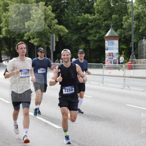 29.06.2025 - hella hamburg halbmarathon Jannik Wohlers http://msf.ph/oto/8145294 29.06.2025 10:10:11 Lombardsbrücke 1573, 4389, 5440, 5990, 5991, 7250, 7685, 9681, 9816, 11180, 11355, 11887, 11904, 11905, 12008, 12629, 13825, 13901, 14679, 14822, 16166, 16344, 17532, 17730, 18949, 19023 meine-sportfotos.de