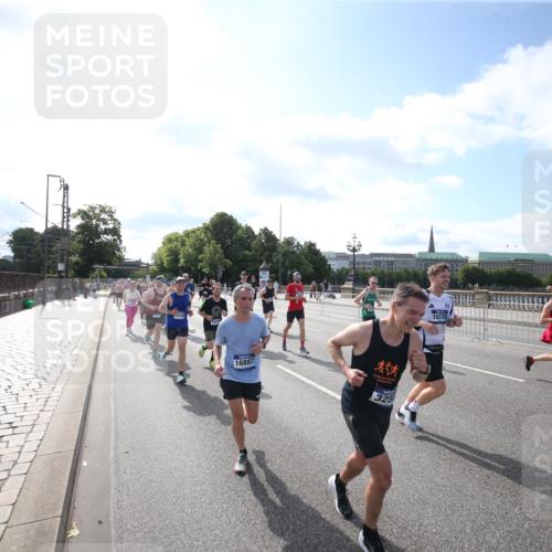 29.06.2025 - hella hamburg halbmarathon Jannik Wohlers http://msf.ph/oto/8145303 29.06.2025 09:56:04 Lombardsbrücke 1452, 1499, 1592, 1628, 1877, 2058, 2082, 2771, 2953, 2996, 3256, 3296, 4065, 4077, 4404, 4711, 4833, 5482, 5600, 5607, 5978, 6168, 6286, 6511, 6512, 7383, 7475, 7583, 7943, 8361, 8514, 8968, 8996, 9246, 9537, 9695, 9752, 9793, 9820, 9994, 10891, 11018, 11124, 11231, 11455, 11459, 11961, 12490, 12545, 12870, 13007, 13211, 13463, 13688, 13948, 14198, 14286, 14408, 14994, 15090, 15427, 16369, 16375, 16477, 16891, 16986 meine-sportfotos.de
