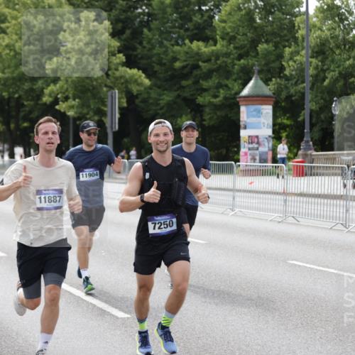 29.06.2025 - hella hamburg halbmarathon Jannik Wohlers http://msf.ph/oto/8145304 29.06.2025 10:10:11 Lombardsbrücke 1573, 4389, 5440, 5990, 5991, 7250, 7685, 9681, 9816, 11180, 11355, 11887, 11904, 11905, 12008, 12629, 13825, 13901, 14679, 14822, 16166, 16344, 17532, 17730, 18949, 19023 meine-sportfotos.de