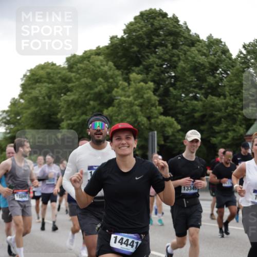 29.06.2025 - hella hamburg halbmarathon Jannik Wohlers http://msf.ph/oto/8145306 29.06.2025 10:46:59 Lombardsbrücke 1434, 1463, 1523, 1704, 2148, 2407, 2994, 3339, 4037, 4184, 4325, 4806, 4895, 4974, 4975, 5895, 6255, 6256, 6879, 6995, 7403, 7430, 7431, 7630, 7631, 8105, 8131, 8270, 8915, 8953, 9018, 9273, 9557, 9969, 9972, 10075, 10206, 10903, 11276, 11378, 11458, 11738, 12989, 13172, 13349, 13430, 13431, 13737, 13806, 13819, 13830, 13898, 13909, 14441, 14516, 14517, 15413, 16337, 16552, 17122, 17514, 18258, 18415, 18753, 18781, 18852, 18858 meine-sportfotos.de