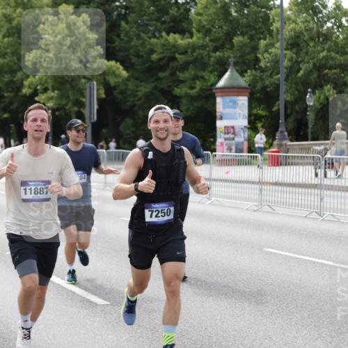 29.06.2025 - hella hamburg halbmarathon Jannik Wohlers http://msf.ph/oto/8145312 29.06.2025 10:10:12 Lombardsbrücke 1573, 4389, 5440, 5990, 5991, 7250, 7685, 9681, 11355, 11887, 11904, 11905, 12008, 12629, 13825, 13901, 14679, 16166, 16344, 17532, 17730, 18949, 19023 meine-sportfotos.de