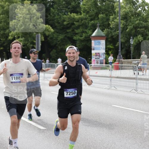 29.06.2025 - hella hamburg halbmarathon Jannik Wohlers http://msf.ph/oto/8145317 29.06.2025 10:10:12 Lombardsbrücke 1573, 4389, 5440, 5990, 5991, 7250, 7685, 9681, 11355, 11887, 11904, 11905, 12008, 12629, 13825, 13901, 14679, 16166, 16344, 17532, 17730, 18949, 19023 meine-sportfotos.de