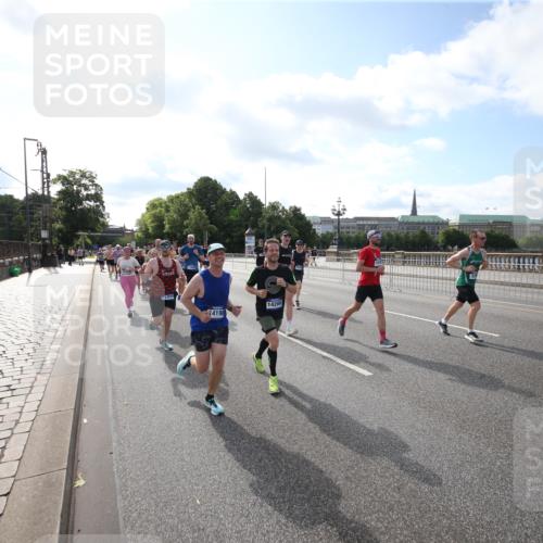 29.06.2025 - hella hamburg halbmarathon Jannik Wohlers http://msf.ph/oto/8145318 29.06.2025 09:56:05 Lombardsbrücke 1452, 1499, 1592, 1628, 1877, 2058, 2082, 2771, 2953, 2996, 3256, 3296, 4065, 4077, 4404, 4711, 4833, 5482, 5600, 5607, 5978, 6168, 6286, 6511, 6512, 6561, 6562, 7383, 7475, 7583, 7943, 8361, 8514, 8968, 8996, 9246, 9537, 9597, 9695, 9752, 9793, 9820, 9994, 10508, 10891, 11018, 11124, 11231, 11455, 11459, 11809, 11961, 12490, 12545, 13007, 13211, 13463, 13688, 13948, 14198, 14286, 14408, 14994, 15090, 15427, 16369, 16375, 16477, 16891, 16986 meine-sportfotos.de