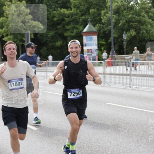 29.06.2025 - hella hamburg halbmarathon Jannik Wohlers http://msf.ph/oto/8145330 29.06.2025 10:10:12 Lombardsbrücke 1573, 4389, 5440, 5990, 5991, 7250, 7685, 9681, 11355, 11887, 11904, 11905, 12008, 12629, 13825, 13901, 14679, 16166, 16344, 17532, 17730, 18949, 19023 meine-sportfotos.de