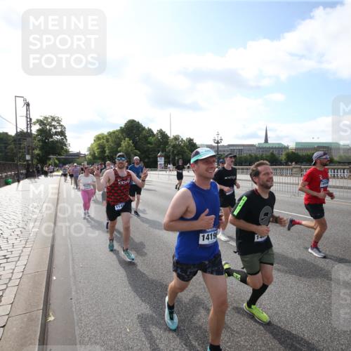 29.06.2025 - hella hamburg halbmarathon Jannik Wohlers http://msf.ph/oto/8145338 29.06.2025 09:56:05 Lombardsbrücke 1452, 1499, 1592, 1628, 1877, 2058, 2082, 2771, 2953, 2996, 3256, 3296, 4065, 4077, 4404, 4711, 4833, 5482, 5600, 5607, 5978, 6168, 6286, 6511, 6512, 6561, 6562, 7383, 7475, 7583, 7943, 8361, 8514, 8968, 8996, 9246, 9537, 9597, 9695, 9752, 9793, 9820, 9994, 10508, 10891, 11018, 11124, 11231, 11455, 11459, 11809, 11961, 12490, 12545, 13007, 13211, 13463, 13688, 13948, 14198, 14286, 14408, 14994, 15090, 15427, 16369, 16375, 16477, 16891, 16986 meine-sportfotos.de