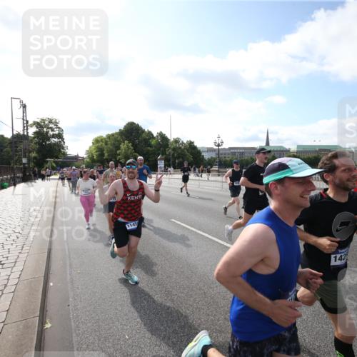 29.06.2025 - hella hamburg halbmarathon Jannik Wohlers http://msf.ph/oto/8145343 29.06.2025 09:56:05 Lombardsbrücke 1452, 1499, 1592, 1628, 1877, 2058, 2082, 2771, 2953, 2996, 3256, 3296, 4065, 4077, 4404, 4711, 4833, 5482, 5600, 5607, 5978, 6168, 6286, 6511, 6512, 6561, 6562, 7383, 7475, 7583, 7943, 8361, 8514, 8968, 8996, 9246, 9537, 9597, 9695, 9752, 9793, 9820, 9994, 10508, 10891, 11018, 11124, 11231, 11455, 11459, 11809, 11961, 12490, 12545, 13007, 13211, 13463, 13688, 13948, 14198, 14286, 14408, 14994, 15090, 15427, 16369, 16375, 16477, 16891, 16986 meine-sportfotos.de
