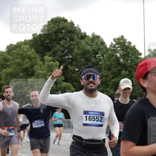 29.06.2025 - hella hamburg halbmarathon Jannik Wohlers http://msf.ph/oto/8145350 29.06.2025 10:47:00 Lombardsbrücke 1434, 1463, 1523, 1704, 2148, 2407, 2994, 3339, 4037, 4184, 4325, 4806, 4895, 4974, 4975, 5621, 5622, 5895, 6255, 6256, 6879, 6995, 7403, 7630, 7631, 8105, 8131, 8270, 8915, 8953, 9018, 9273, 9969, 9972, 10075, 10206, 10903, 11276, 11378, 11458, 11730, 11738, 13349, 13430, 13431, 13737, 13806, 13819, 13830, 13898, 13909, 14197, 14441, 14516, 14517, 15413, 16337, 16552, 17122, 17514, 18258, 18415, 18753, 18781, 18852, 18858 meine-sportfotos.de