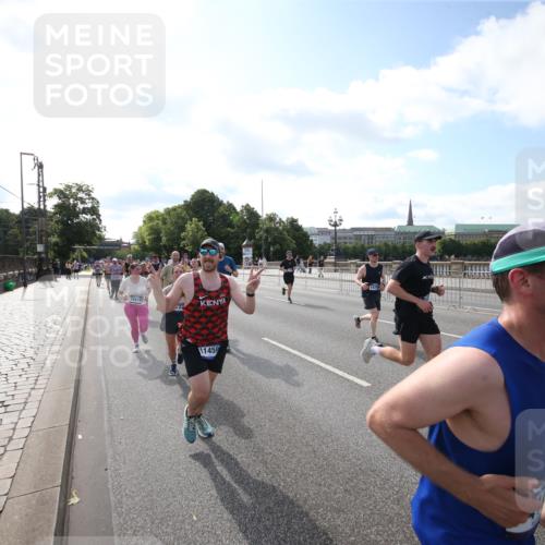 29.06.2025 - hella hamburg halbmarathon Jannik Wohlers http://msf.ph/oto/8145351 29.06.2025 09:56:05 Lombardsbrücke 1452, 1499, 1592, 1628, 1877, 2058, 2082, 2771, 2953, 2996, 3256, 3296, 4065, 4077, 4404, 4711, 4833, 5482, 5600, 5607, 5978, 6168, 6286, 6511, 6512, 6561, 6562, 7383, 7475, 7583, 7943, 8361, 8514, 8968, 8996, 9246, 9537, 9597, 9695, 9752, 9793, 9820, 9994, 10508, 10891, 11018, 11124, 11231, 11455, 11459, 11809, 11961, 12490, 12545, 13007, 13211, 13463, 13688, 13948, 14198, 14286, 14408, 14994, 15090, 15427, 16369, 16375, 16477, 16891, 16986 meine-sportfotos.de