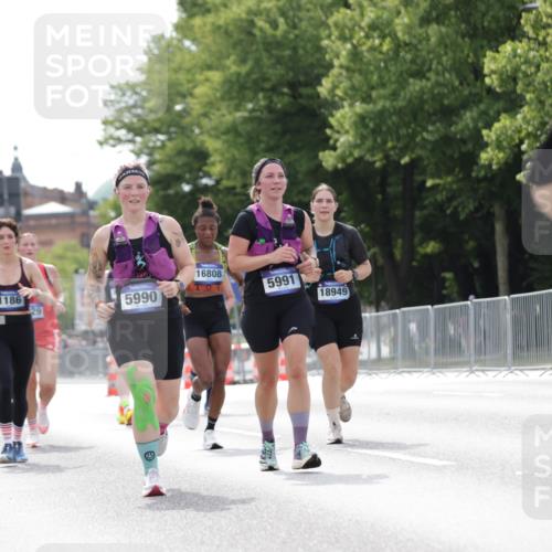 29.06.2025 - hella hamburg halbmarathon Jannik Wohlers http://msf.ph/oto/8145355 29.06.2025 10:10:18 Lombardsbrücke 1186, 4389, 5990, 5991, 7250, 9169, 9681, 9829, 11355, 11887, 11904, 11905, 12008, 12629, 13588, 13594, 13825, 13901, 14679, 15214, 16344, 16808, 17532, 18949 meine-sportfotos.de