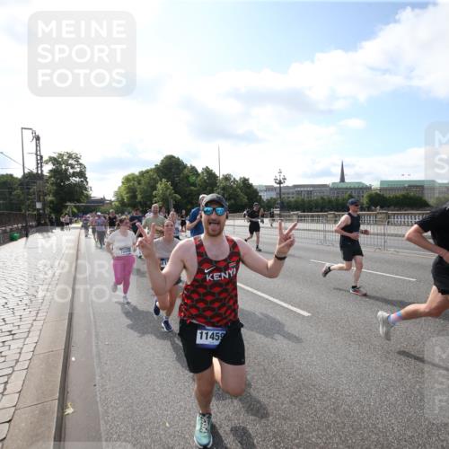 29.06.2025 - hella hamburg halbmarathon Jannik Wohlers http://msf.ph/oto/8145357 29.06.2025 09:56:06 Lombardsbrücke 1452, 1592, 1628, 1877, 2058, 2082, 2771, 2953, 2996, 3256, 3296, 4065, 4077, 4404, 4711, 4833, 5482, 5600, 5607, 5978, 6286, 6511, 6512, 6561, 6562, 7383, 7475, 7583, 8361, 8514, 8968, 8996, 9246, 9537, 9597, 9695, 9752, 9793, 9820, 9994, 10508, 10891, 11018, 11124, 11231, 11455, 11459, 11809, 11961, 12490, 12545, 12584, 13211, 13394, 13463, 13688, 13948, 14198, 14286, 14408, 14990, 14994, 15090, 15427, 16369, 16375, 16477, 16891, 16986 meine-sportfotos.de