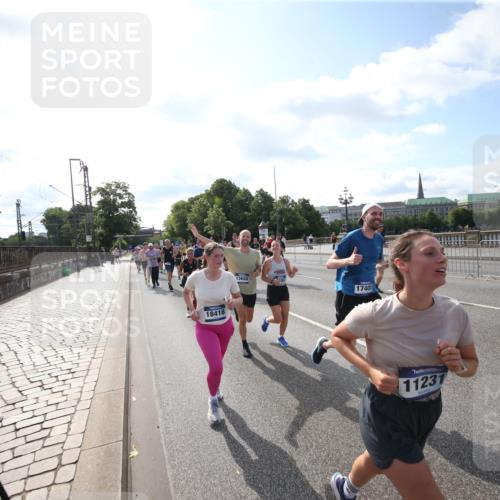 29.06.2025 - hella hamburg halbmarathon Jannik Wohlers http://msf.ph/oto/8145386 29.06.2025 09:56:07 Lombardsbrücke 1452, 1592, 1628, 1877, 2058, 2082, 2771, 2953, 2996, 3256, 3296, 4065, 4077, 4404, 4711, 4833, 5482, 5600, 5978, 6286, 6511, 6512, 6561, 6562, 7383, 7475, 7583, 8261, 8361, 8968, 8996, 9246, 9537, 9597, 9695, 9752, 9793, 9820, 9994, 10508, 10891, 11018, 11124, 11231, 11455, 11459, 11809, 11961, 12490, 12545, 12584, 13211, 13394, 13463, 13688, 14198, 14286, 14408, 14990, 14994, 15090, 15427, 16369, 16375, 16891, 16986 meine-sportfotos.de