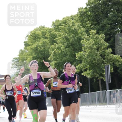29.06.2025 - hella hamburg halbmarathon Jannik Wohlers http://msf.ph/oto/8145395 29.06.2025 10:10:19 Lombardsbrücke 1186, 4389, 5990, 5991, 7250, 9169, 9681, 9829, 11355, 11887, 11904, 11905, 12426, 12629, 13588, 13594, 13825, 13901, 15214, 16344, 16808, 17532, 18949 meine-sportfotos.de