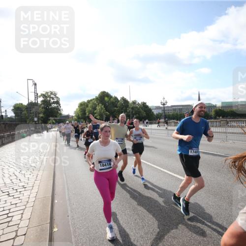 29.06.2025 - hella hamburg halbmarathon Jannik Wohlers http://msf.ph/oto/8145398 29.06.2025 09:56:07 Lombardsbrücke 1452, 1592, 1628, 1877, 2058, 2082, 2771, 2953, 2996, 3256, 3296, 4065, 4077, 4404, 4711, 4833, 5482, 5600, 5978, 6286, 6511, 6512, 6561, 6562, 7383, 7475, 7583, 8261, 8361, 8968, 8996, 9246, 9537, 9597, 9695, 9752, 9793, 9820, 9994, 10508, 10891, 11018, 11124, 11231, 11455, 11459, 11809, 11961, 12490, 12545, 12584, 13211, 13394, 13463, 13688, 14198, 14286, 14408, 14990, 14994, 15090, 15427, 16369, 16375, 16891, 16986 meine-sportfotos.de