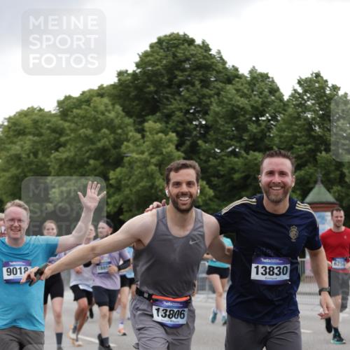 29.06.2025 - hella hamburg halbmarathon Jannik Wohlers http://msf.ph/oto/8145404 29.06.2025 10:47:01 Lombardsbrücke 1434, 1463, 1523, 1704, 2148, 2407, 2994, 3339, 4037, 4184, 4325, 4806, 4895, 4974, 4975, 5621, 5622, 5895, 6255, 6256, 6879, 6995, 7403, 7630, 7631, 8105, 8270, 8915, 8953, 9018, 9273, 9969, 9972, 10075, 10206, 10903, 11276, 11351, 11378, 11458, 11730, 11738, 13349, 13430, 13431, 13737, 13806, 13819, 13830, 13898, 13909, 14197, 14441, 14516, 14517, 15413, 16337, 16552, 17122, 17216, 17514, 18258, 18415, 18753, 18781, 18852, 18858 meine-sportfotos.de