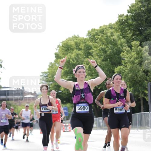 29.06.2025 - hella hamburg halbmarathon Jannik Wohlers http://msf.ph/oto/8145408 29.06.2025 10:10:20 Lombardsbrücke 1186, 4389, 5990, 5991, 7250, 9169, 9681, 9829, 11355, 11887, 11904, 11905, 12426, 12629, 13588, 13594, 13825, 13901, 15214, 16344, 16808, 17532, 18949 meine-sportfotos.de