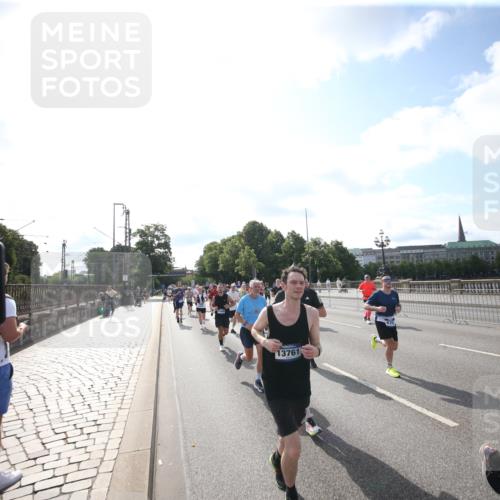 29.06.2025 - hella hamburg halbmarathon Jannik Wohlers http://msf.ph/oto/8145427 29.06.2025 09:57:04 Lombardsbrücke 1030, 1086, 1193, 1422, 2119, 2252, 2444, 2595, 2855, 3048, 3096, 3103, 3698, 3999, 4261, 4299, 4558, 4986, 5013, 5018, 5021, 5024, 5633, 5820, 5907, 6125, 6374, 6720, 6762, 6795, 6942, 7221, 7397, 7742, 7930, 7932, 8172, 8447, 9316, 10191, 10192, 10215, 10368, 10376, 10667, 11143, 11339, 11430, 11579, 12235, 12348, 12421, 12440, 12489, 12580, 12607, 12840, 13701, 13761, 14122, 14737, 14881, 15146, 15480, 15484, 15720, 15897, 16043, 16047, 16800, 17129, 17130, 17179 meine-sportfotos.de